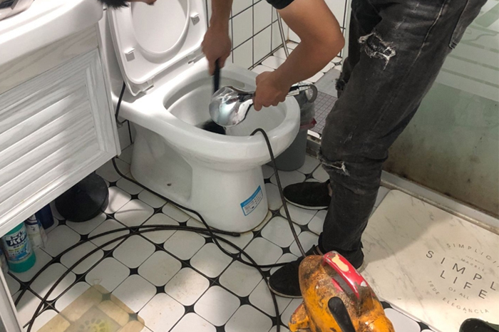 柳江马桶堵塞自己疏通还是找师傅?专业上门服务让你省时更省心