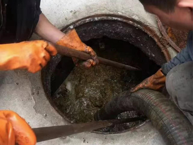 柳江清理化粪池时如何避免沼气的危害?